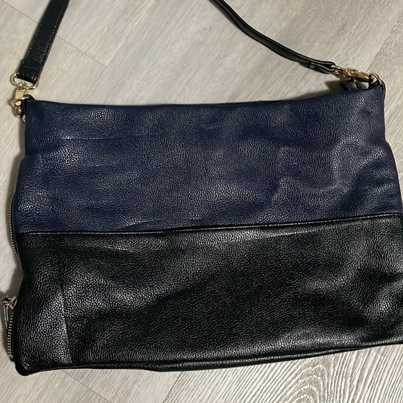 United Colors of Benetton Navy Leather shoulder bag - Picture 1 of 7
